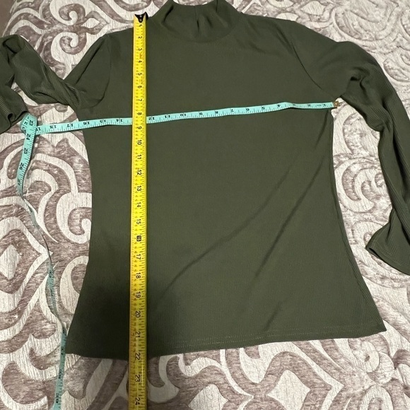 Boohoo Women's Ribbed Slim Fit Lightweight Long Sleeve Turtleneck Sweater - Picture 7 of 9